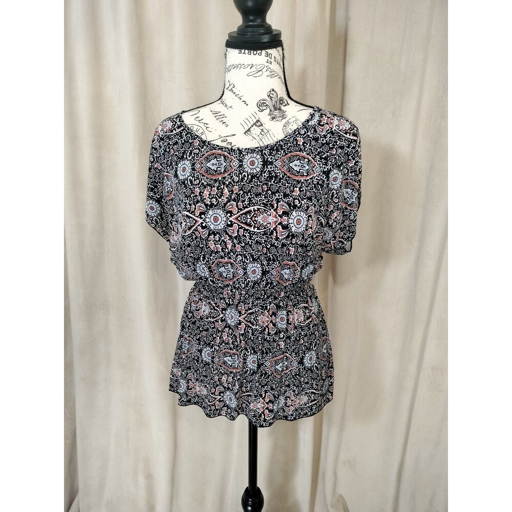 EUC! ACE Fashion Women's Short  Sleeve Black/Dark Navy Paisley Top. Size L